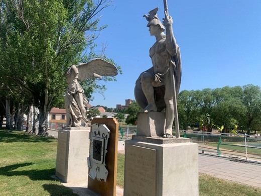 Las estatuas, Victoria Samotracia y Marte, el Dios de la guerra, en su nueva ubicación // Foto: La Voz